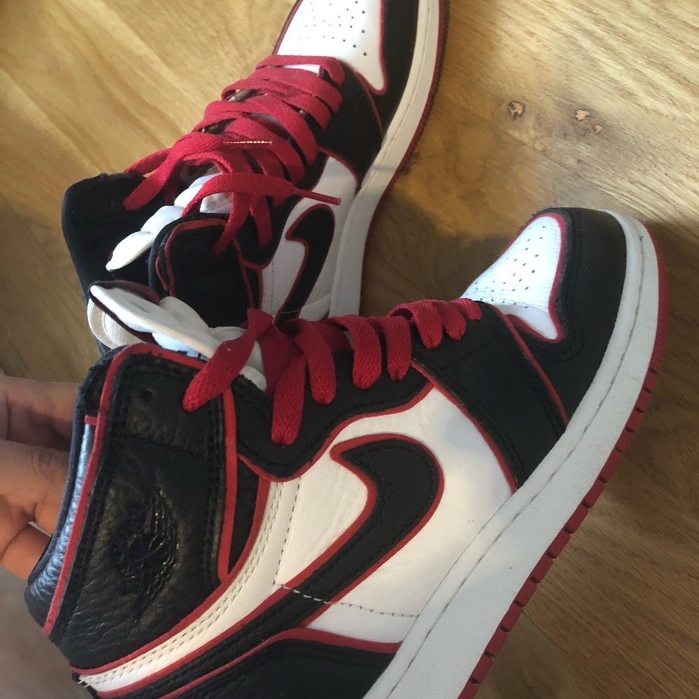 Air Jordan 1 Retro OG bloodline size 4.5